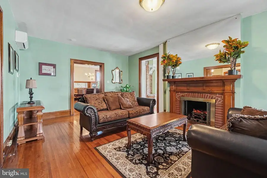 231 E Main St, Palmyra, PA 17078 - #3