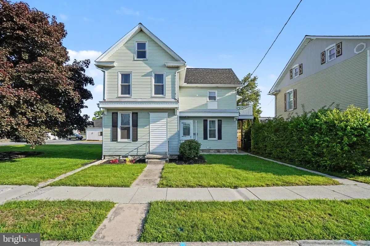 21 E Maple St, Cleona, PA 17042 - #1