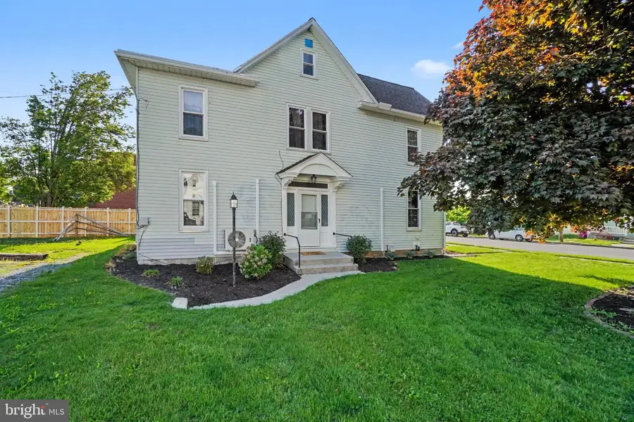 21 E Maple St, Cleona, PA 17042 - #2