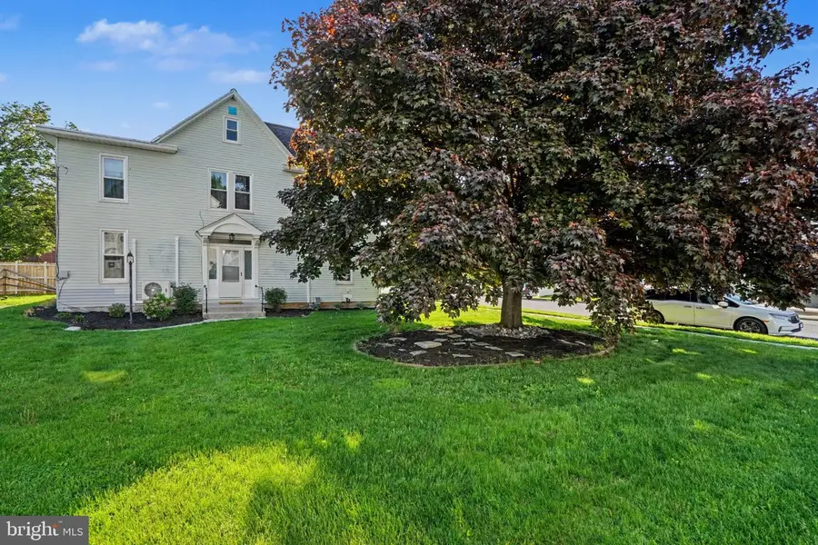 21 E Maple St, Cleona, PA 17042 - #3