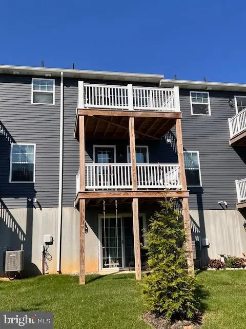 425 Mayapple Dr, Annville, PA 17003 - #2