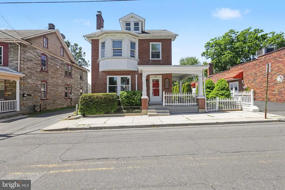 241 S 6th St, Lebanon, PA 17042 - #1