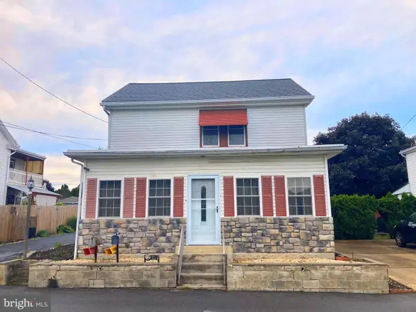 2113 Water St, LEBANON, PA 17046