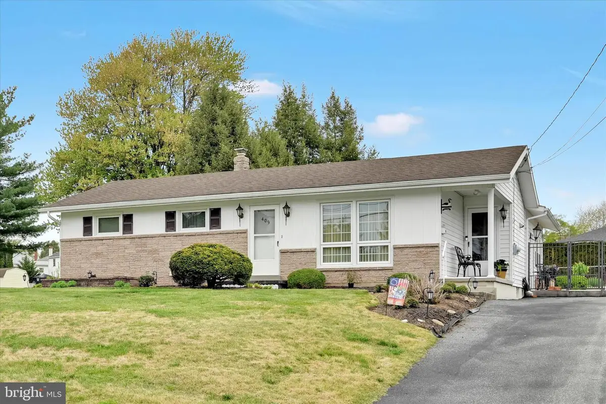 409 W Locust St, Cleona, PA 17042 - #1