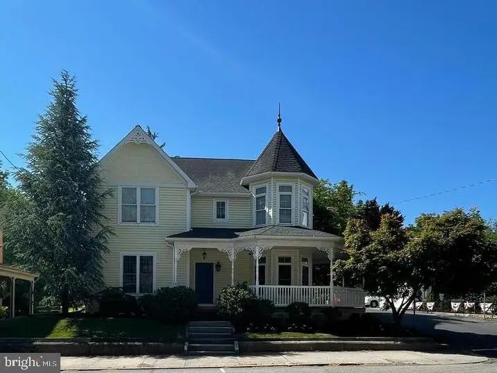 304 E Main St, Annville, PA 17003 - #1