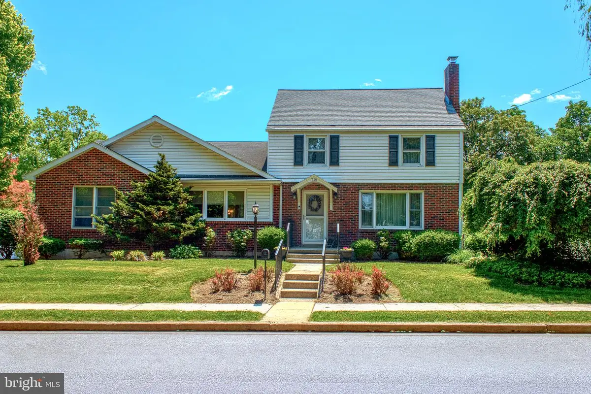 716 W Maple St, Palmyra, PA 17078 - #1