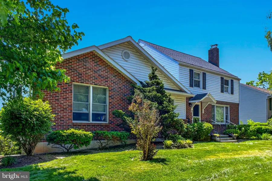 716 W Maple St, Palmyra, PA 17078 - #3