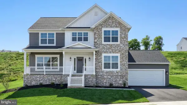 220 Copper Ridge Dr, NEWMANSTOWN, PA 17073