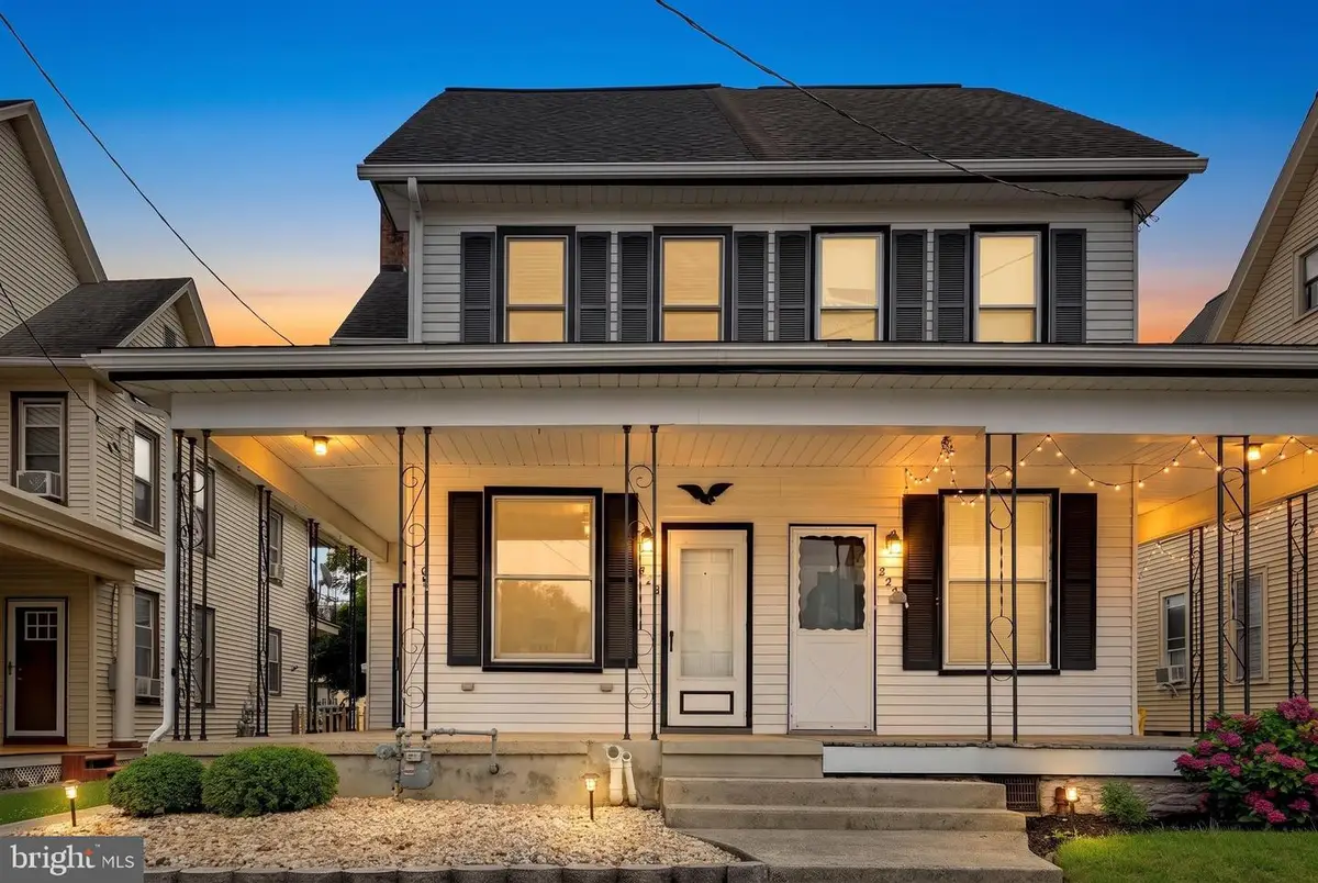 228 E Cherry St, Palmyra, PA 17078 - #1