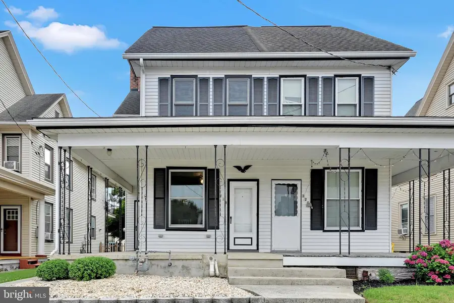 228 E Cherry St, Palmyra, PA 17078 - #2