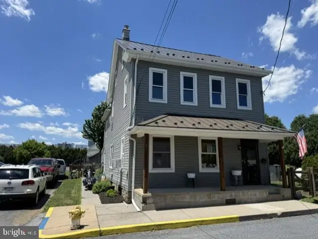 125 N Mechanic St, Fredericksburg, PA 17026 - #1