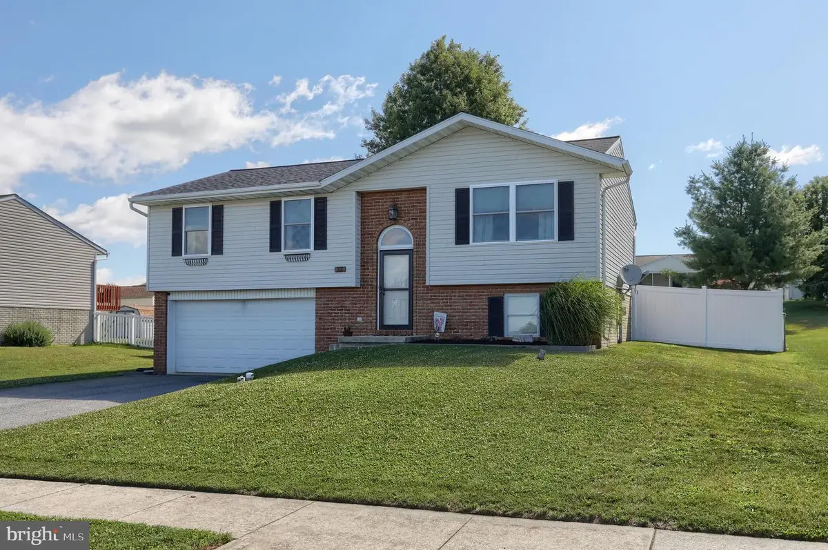 37 Village Dr, Newmanstown, PA 17073 - #1