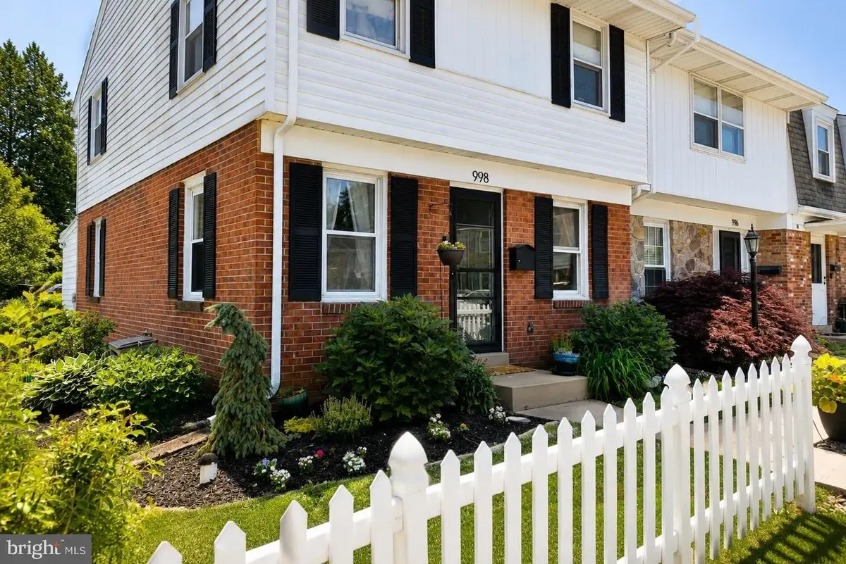 998 E Maple St, Palmyra, PA 17078 - #1