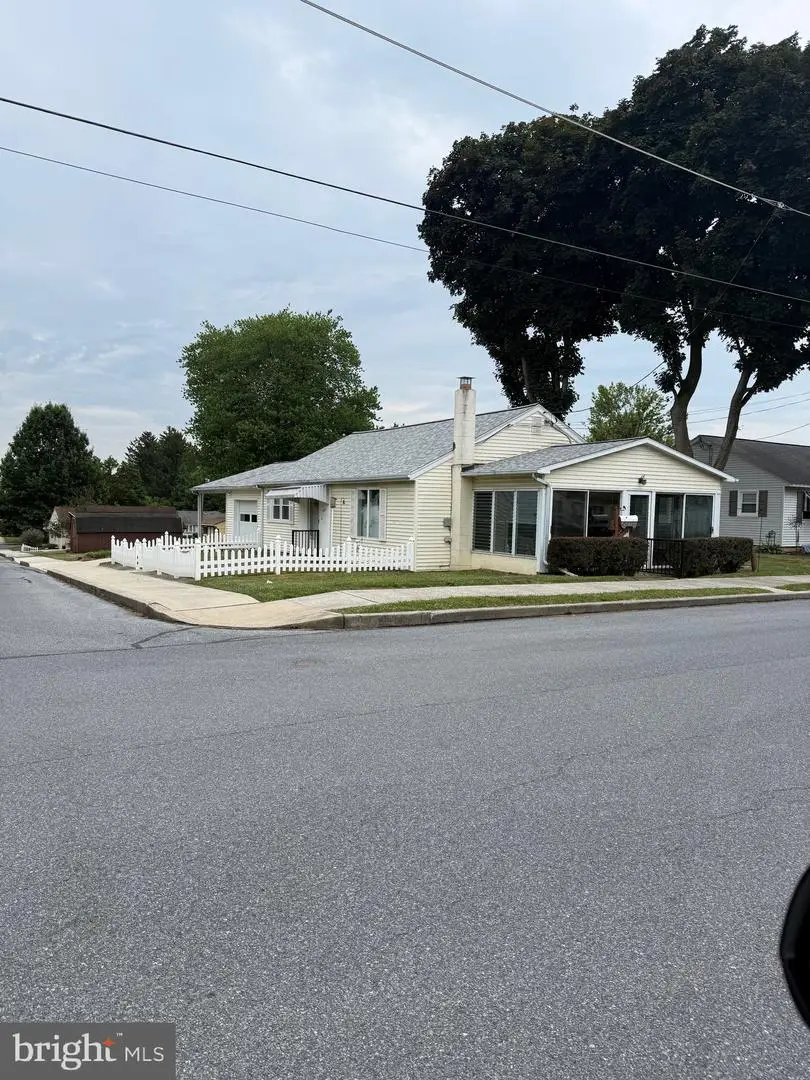 201 S Hetrick Ave, Palmyra, PA 17078 - #2