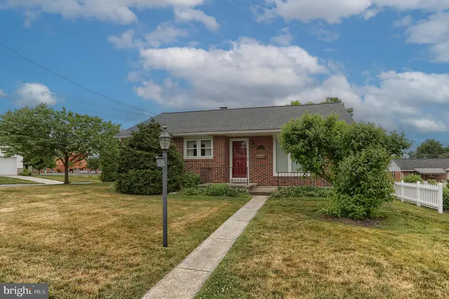 231 W Elm St, Palmyra, PA 17078 - #3