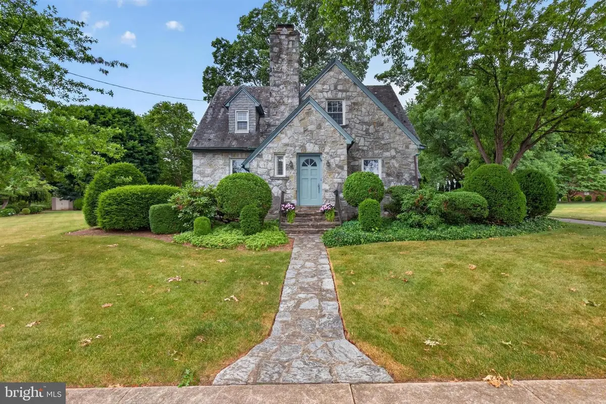 624 E Cherry St, Palmyra, PA 17078 - #1
