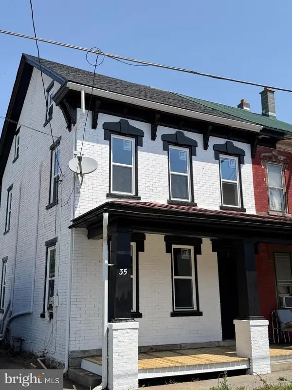 35 W Main St, NEWMANSTOWN, PA 17073