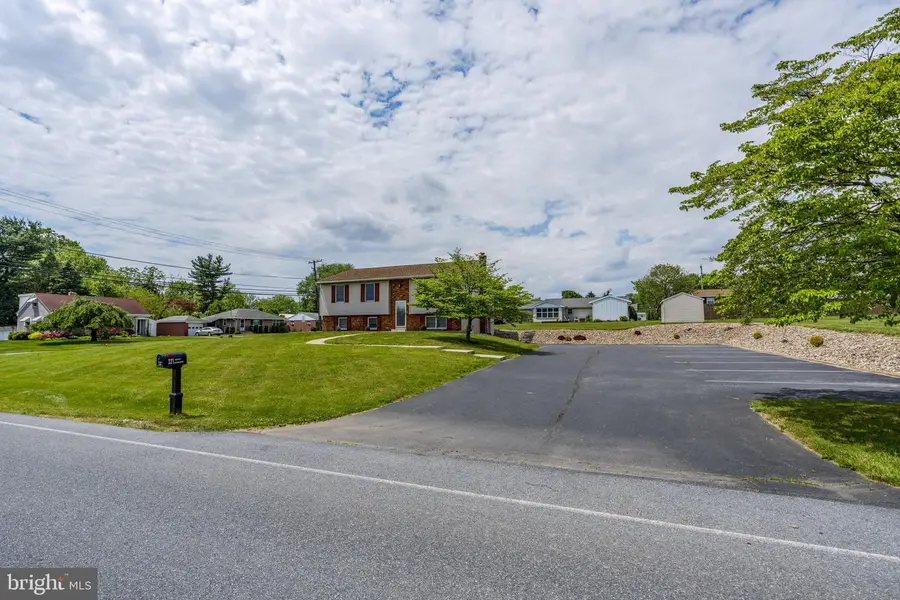 221 W Hamilton Ave, Myerstown, PA 17067 - #3