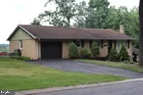 1813 Martin Dr, Lebanon, PA 17046 - #2