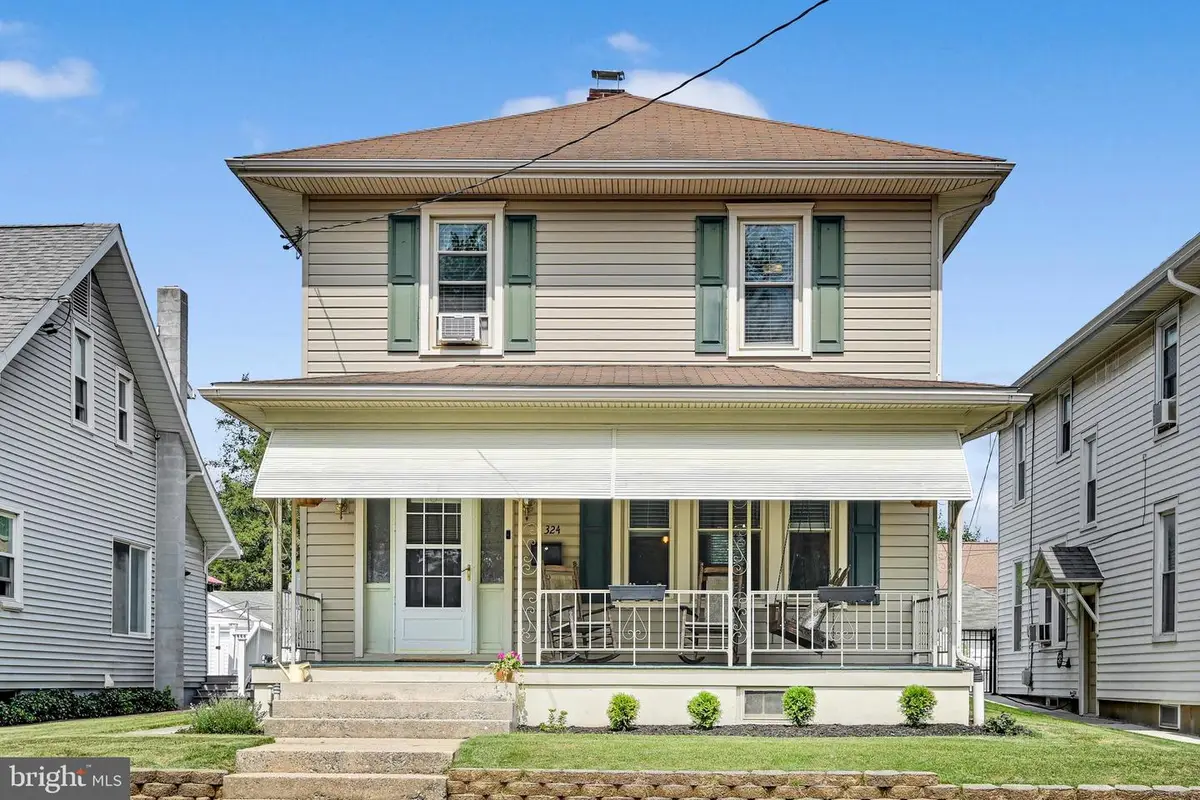 324 S Lincoln St, Palmyra, PA 17078 - #1