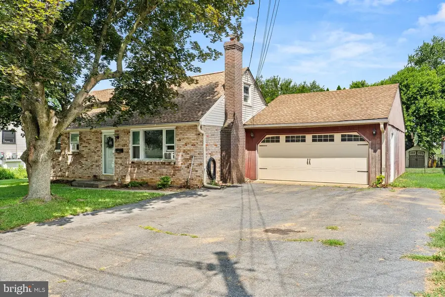 1331 E Walnut St, Annville, PA 17003 - #2