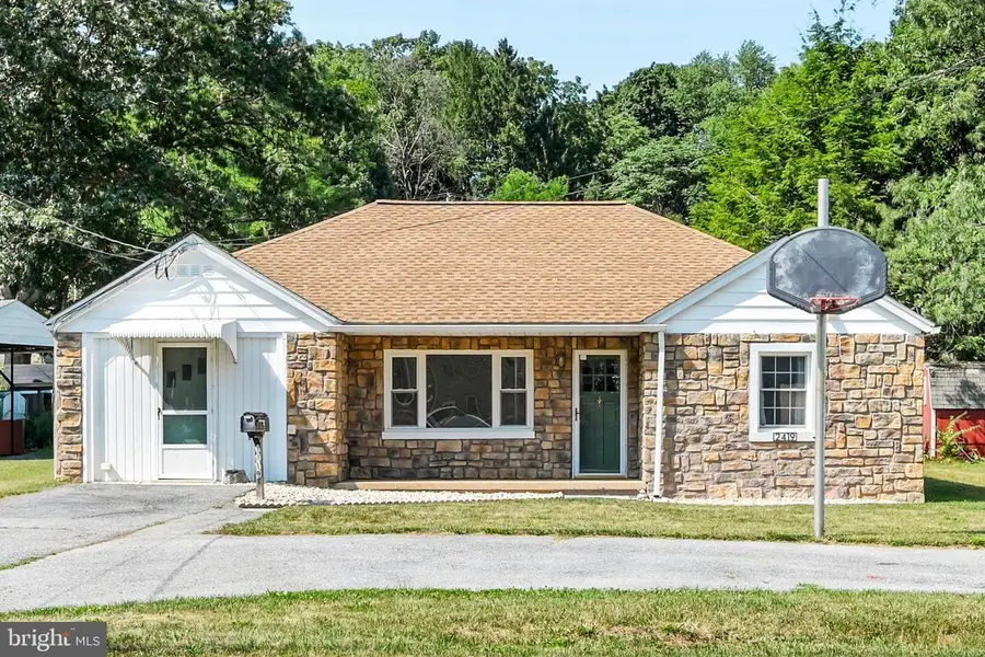 2419 Guilford St, Lebanon, PA 17046 - #2