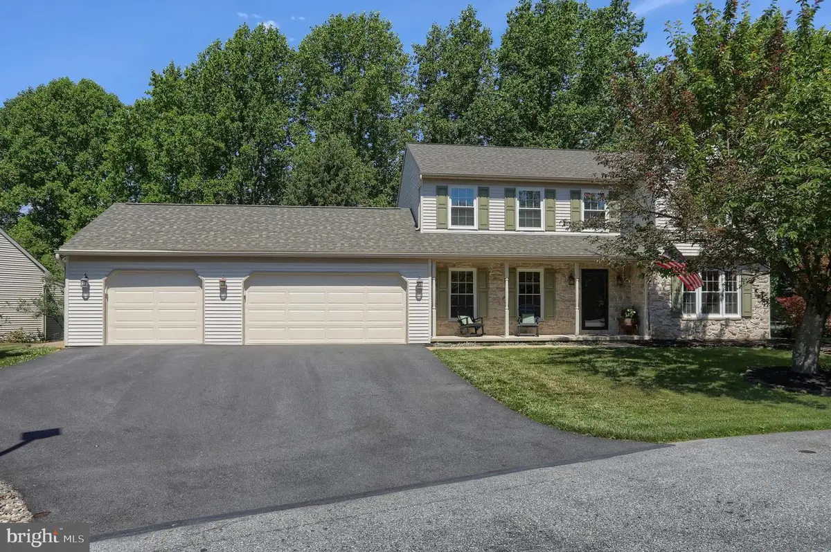 15 Oak Knoll Cir, Lebanon, PA 17042 - #1