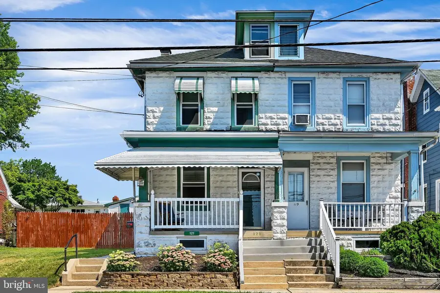 121 W Washington Ave, Myerstown, PA 17067 - #2