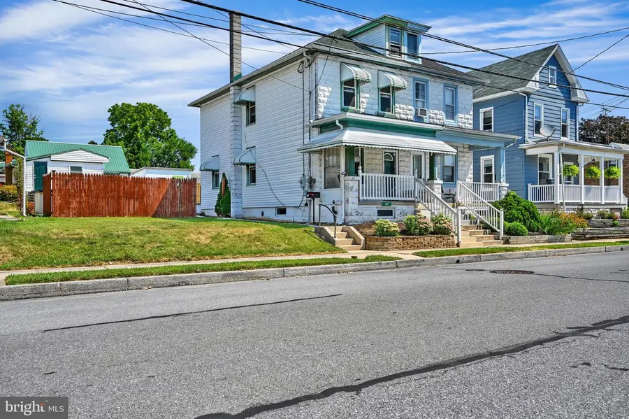 121 W Washington Ave, Myerstown, PA 17067 - #3