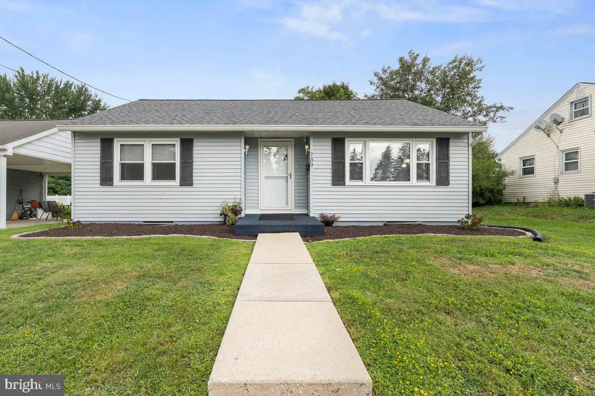 733 W Oak St, Palmyra, PA 17078 - #1