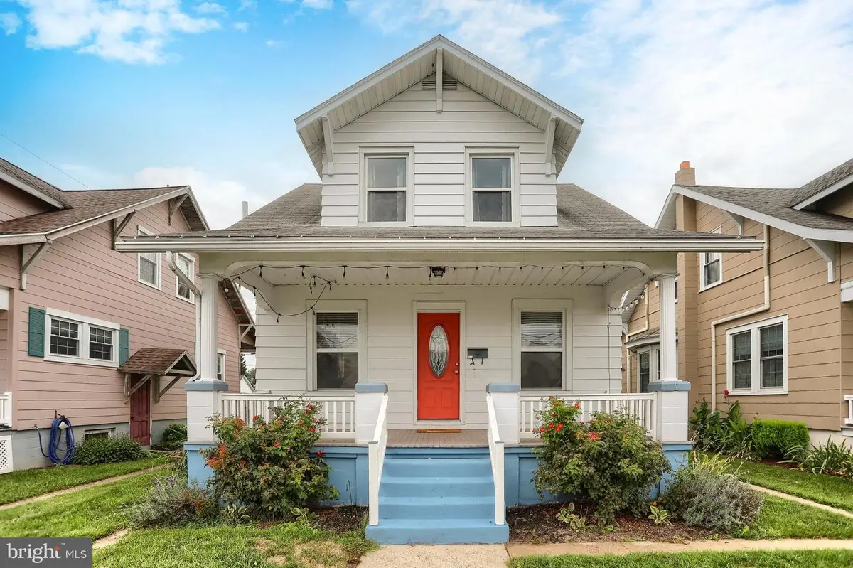 225 Broad St, Palmyra, PA 17078 - #1
