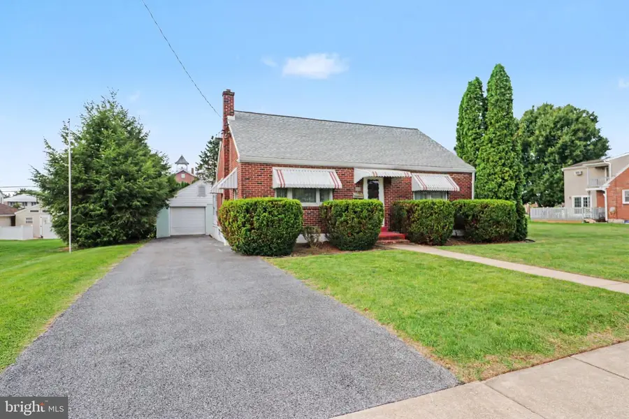 512 E Maple St, Cleona, PA 17042 - #2