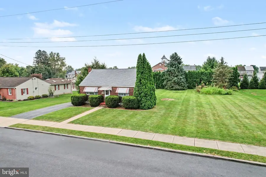 512 E Maple St, Cleona, PA 17042 - #3