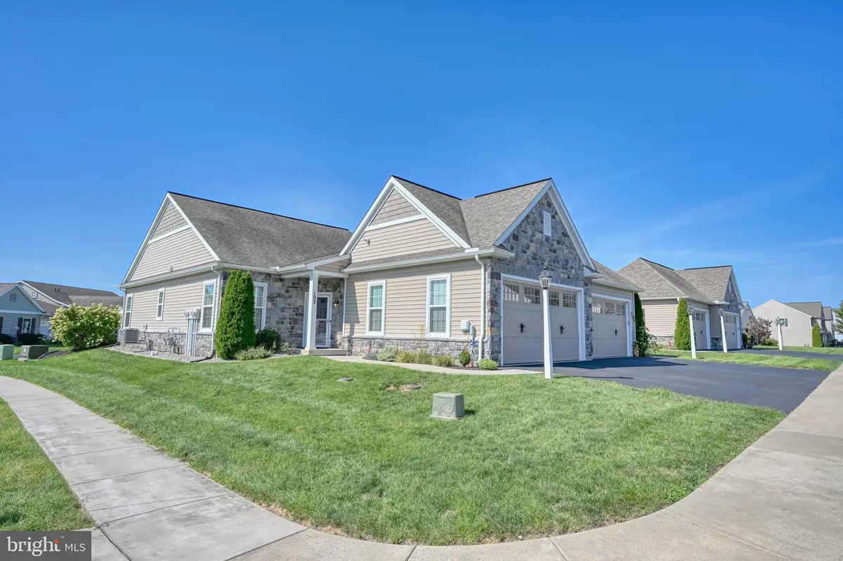 102 S Village Cir, Palmyra, PA 17078 - #1