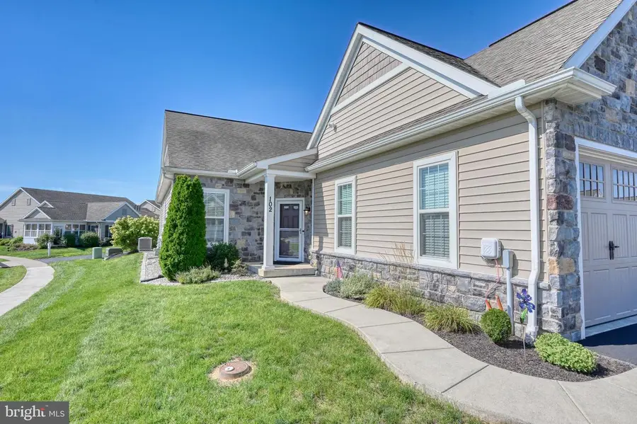 102 S Village Cir, Palmyra, PA 17078 - #2