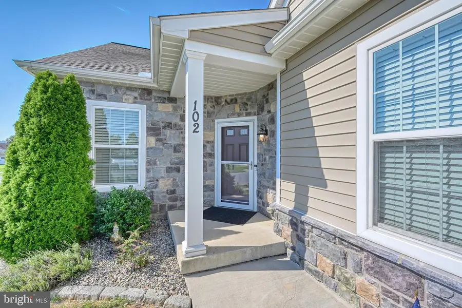 102 S Village Cir, Palmyra, PA 17078 - #3