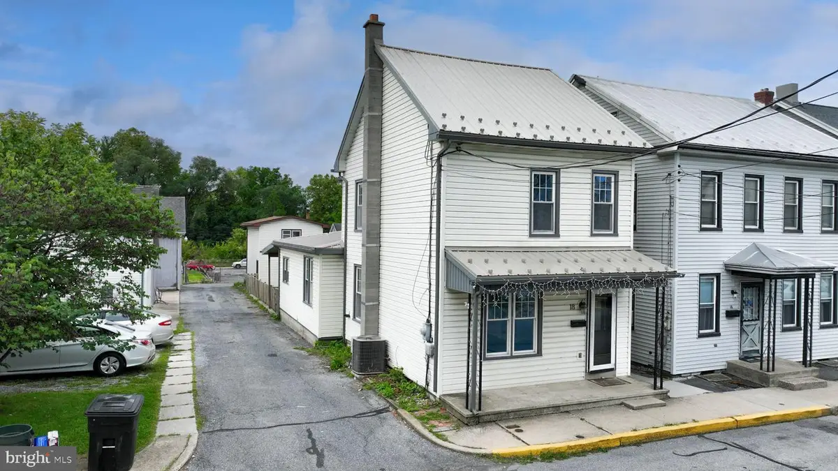 18 E Maple Ave, Myerstown, PA 17067 - #1