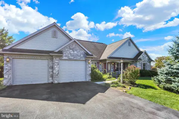 856 Walnut Crest Dr, LEBANON, PA 17046