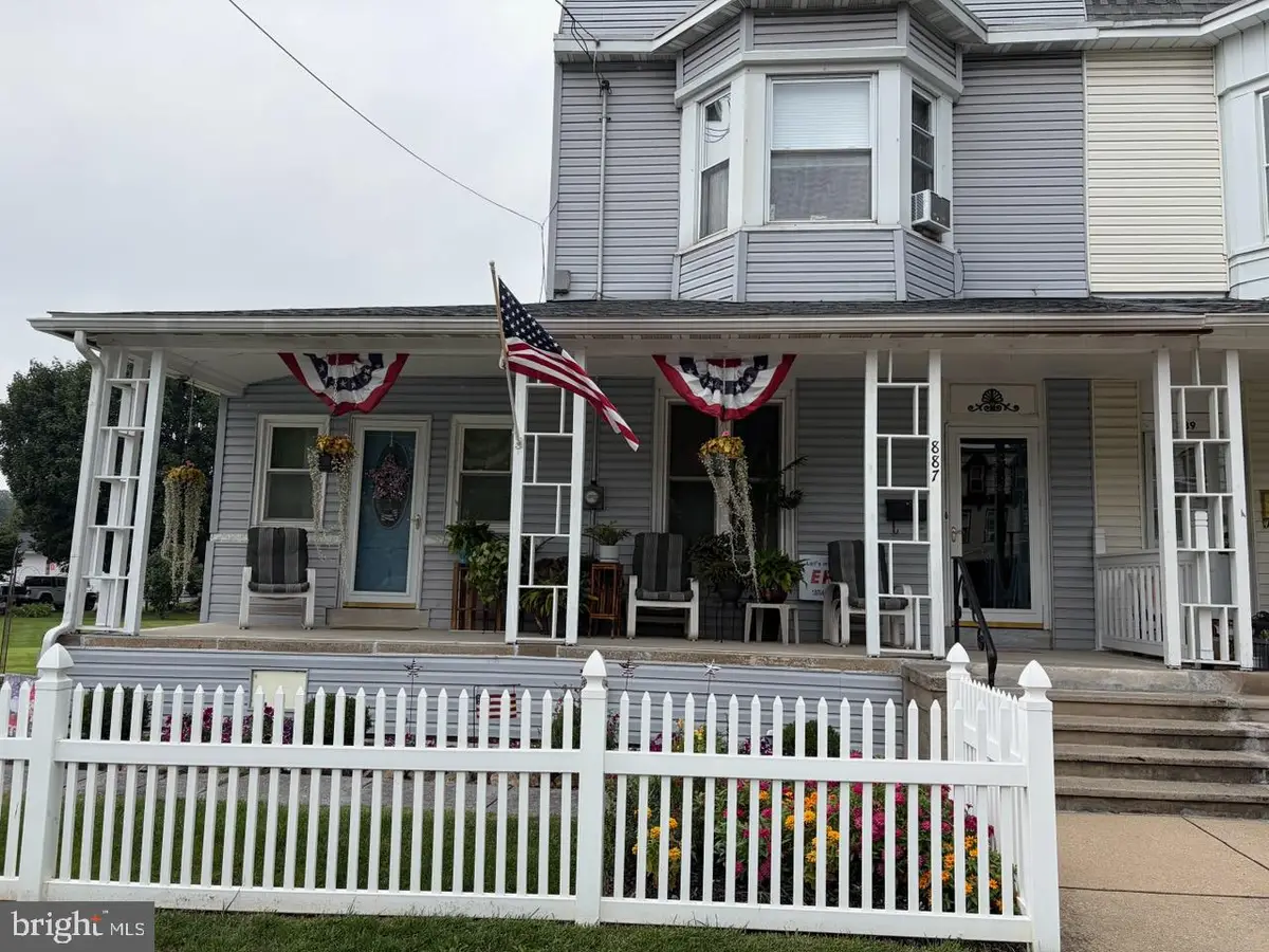 887 E Lehman St, Lebanon, PA 17046 - #1