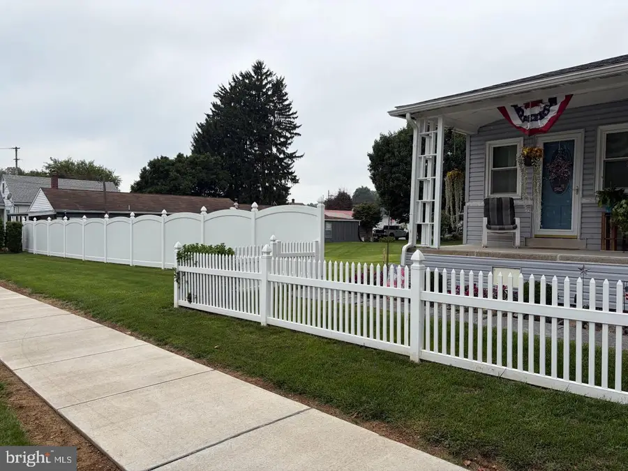 887 E Lehman St, Lebanon, PA 17046 - #2