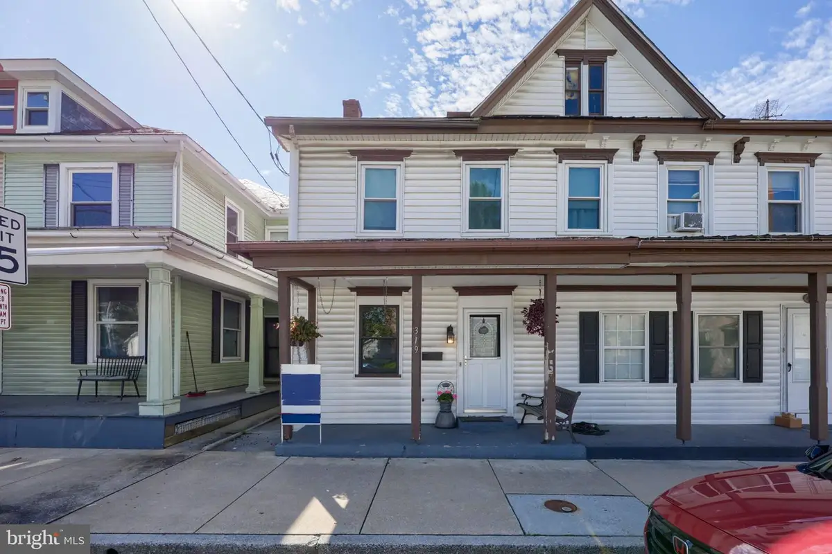 319 N Railroad St, Palmyra, PA 17078 - #1