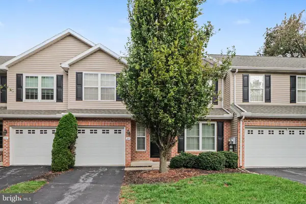 24 Parkside Dr, LEBANON, PA 17042