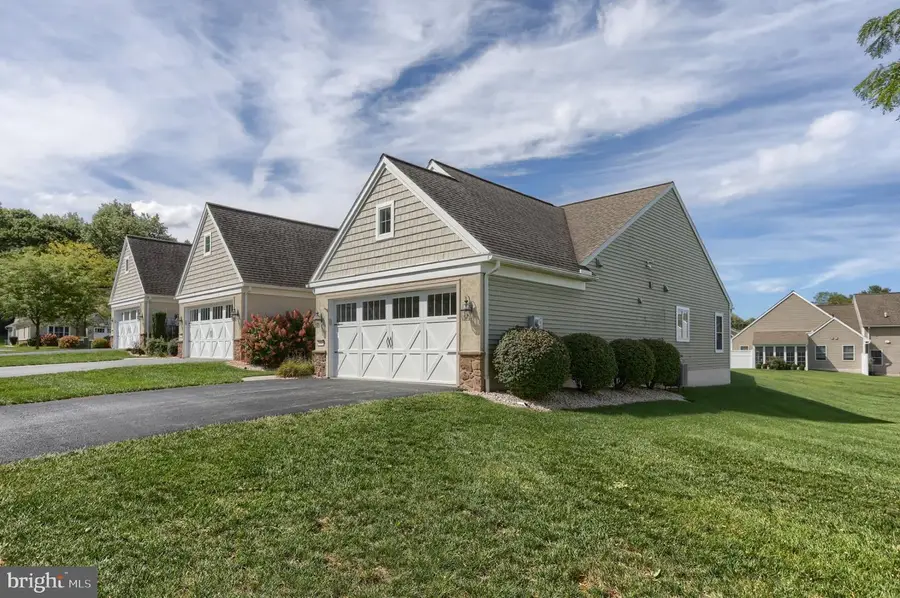 1061 Villa Dr, Lebanon, PA 17042 - #2
