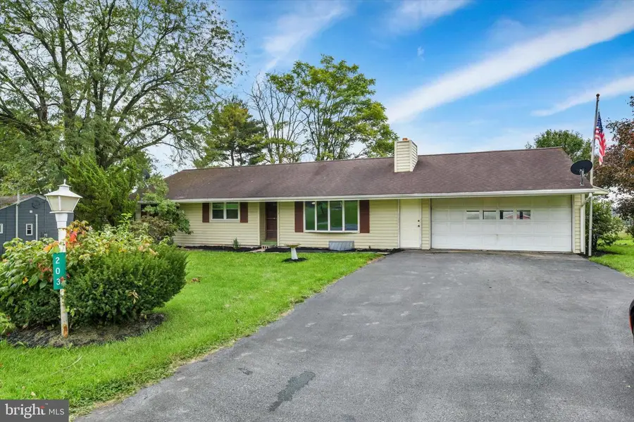 203 W Main St, Fredericksburg, PA 17026 - #2