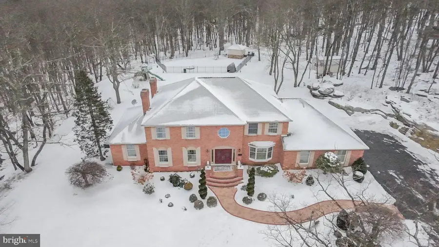 911 Seybert St, Hazleton, PA 18201 - #2