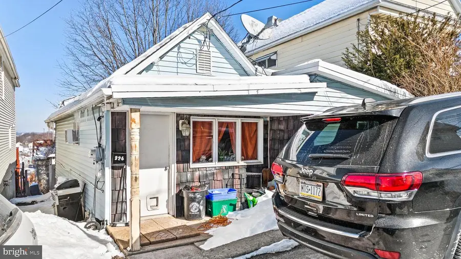 326 Center St, Wilkes Barre, PA 18702 - #2