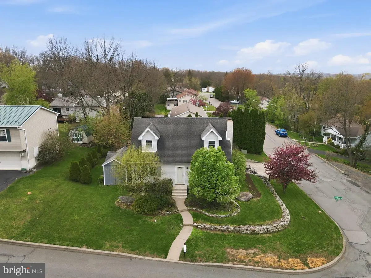30 Freedom St, Hazleton, PA 18202 - #1
