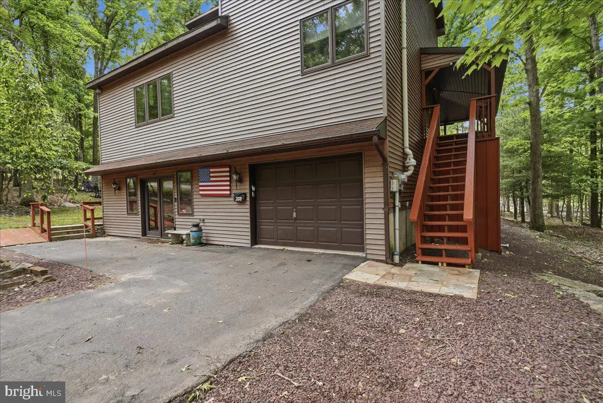 208 Owego Dr, Hazleton, PA 18202 - #1