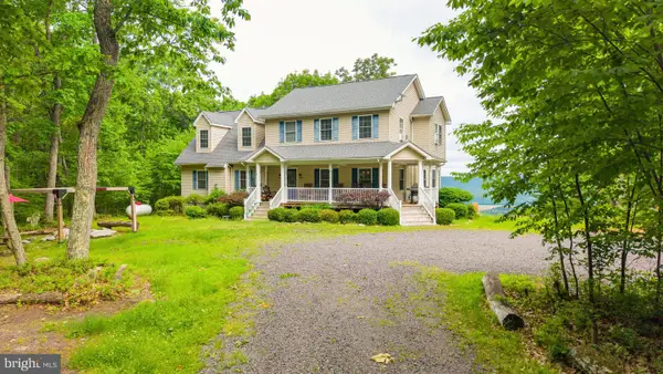 210 White Mountain Ln, SUGARLOAF, PA 18249