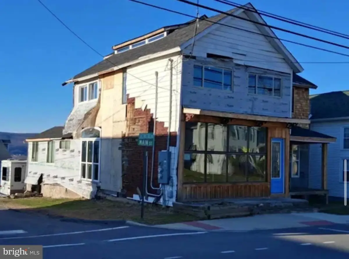 31 Main St, Pittston, PA 18640 - #1